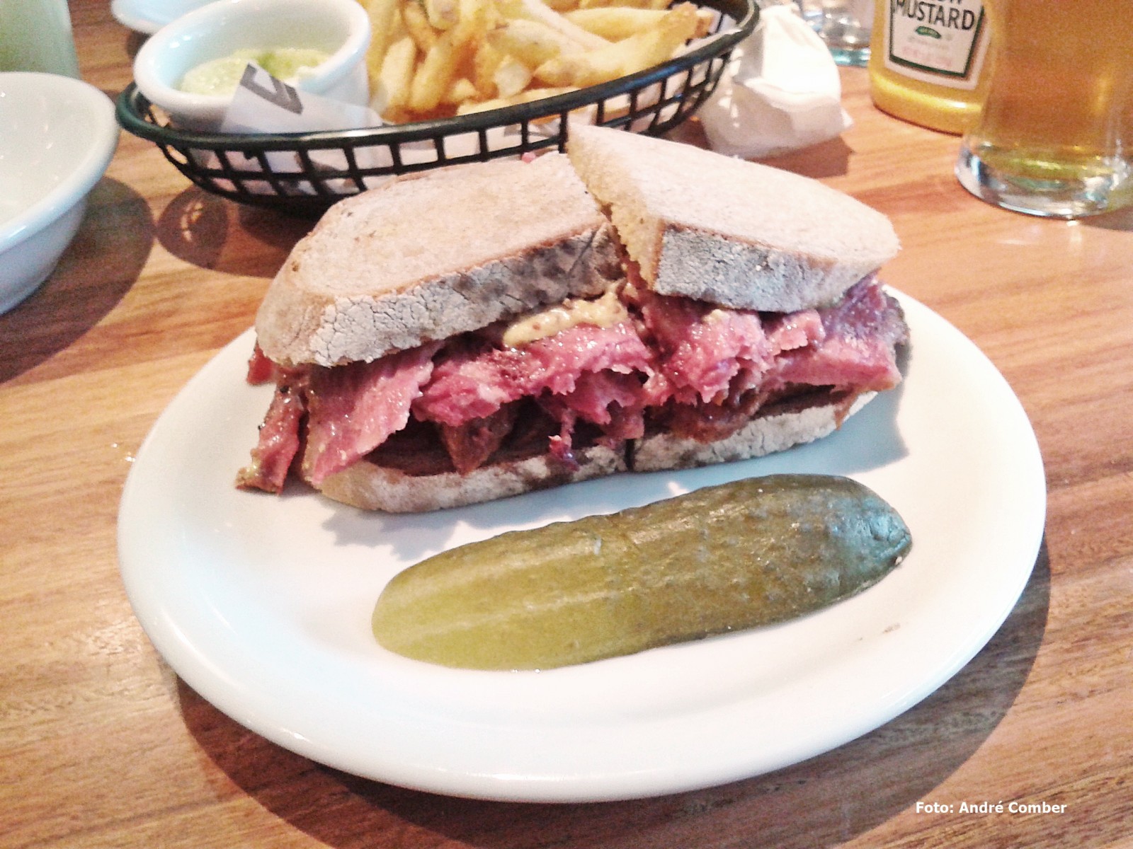 Sanduíche de Pastrami do Z Deli Diários Gastronômicos