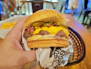 Mingus Burger, hambúrguer na brasa, hamburgueria, Vila Madalena, São Paulo, burger SP, cheesebacon, hamburgueria SP