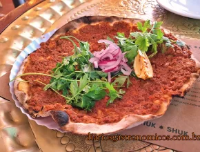 Shuk Esfihas, Vila Madalena, comida libanesa, comida árabe, comida turca, Pidé, Bastermá, esfihas, Pidé de Basterma, Manoush Harissa, kebab