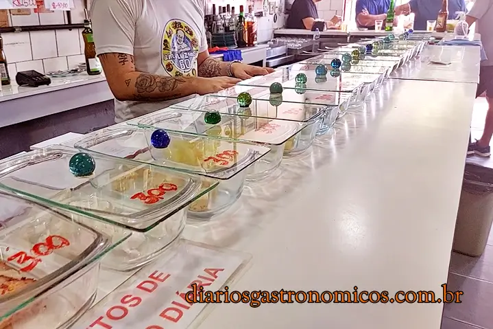 Bar do Luiz Nozoie, boteco, São Paulo, Bosque da Saúde, Bolinho de milho, balcão de acepipes, comida de boteco