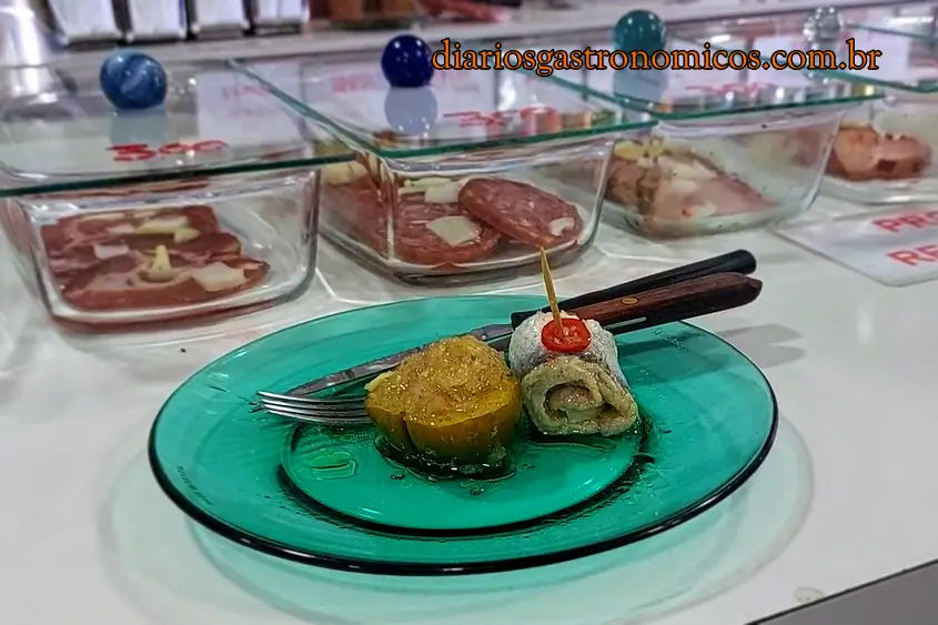 Bar do Luiz Nozoie, boteco, São Paulo, Bosque da Saúde, Bolinho de milho, balcão de acepipes, comida de boteco, rollmops, sardinha, polvo em conserva, kimchi, boteco de alma japonesa, jiló recheado, vinagrete de cebola