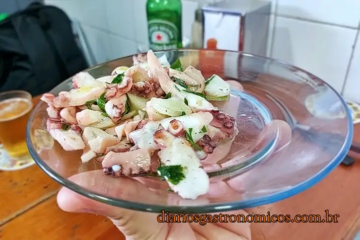 Bar do Luiz Nozoie, boteco, São Paulo, Bosque da Saúde, Bolinho de milho, balcão de acepipes, comida de boteco, rollmops, sardinha, polvo em conserva