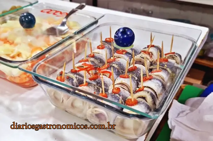 Bar do Luiz Nozoie, boteco, São Paulo, Bosque da Saúde, Bolinho de milho, balcão de acepipes, comida de boteco, rollmops, sardinha