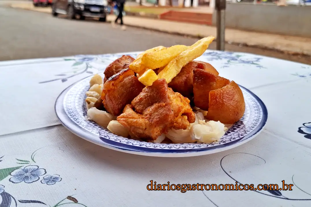 Chicharrón, Praça Kantuta, Feira Boliviana, São Paulo, Canindé, comida boliviana, culinária da Bolívia, culinária boliviana, porco frito