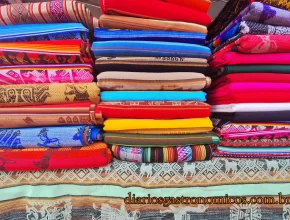 Chicharrón, Praça Kantuta, Feira Boliviana, São Paulo, Canindé, comida boliviana, culinária da Bolívia, culinária boliviana, porco frito, Anticucho, coração de boi, espetinho coração de boi, churrasquinho boliviano, Salteña, empanada boliviana, artesanato, milho roxo, chicha morada