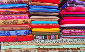 Chicharrón, Praça Kantuta, Feira Boliviana, São Paulo, Canindé, comida boliviana, culinária da Bolívia, culinária boliviana, porco frito, Anticucho, coração de boi, espetinho coração de boi, churrasquinho boliviano, Salteña, empanada boliviana, artesanato, milho roxo, chicha morada