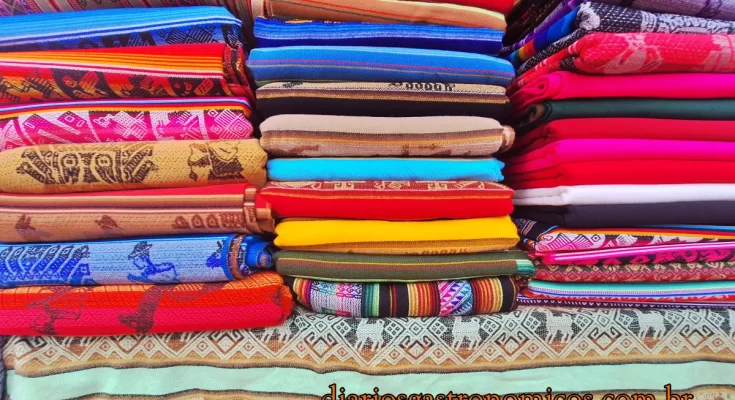 Chicharrón, Praça Kantuta, Feira Boliviana, São Paulo, Canindé, comida boliviana, culinária da Bolívia, culinária boliviana, porco frito, Anticucho, coração de boi, espetinho coração de boi, churrasquinho boliviano, Salteña, empanada boliviana, artesanato, milho roxo, chicha morada