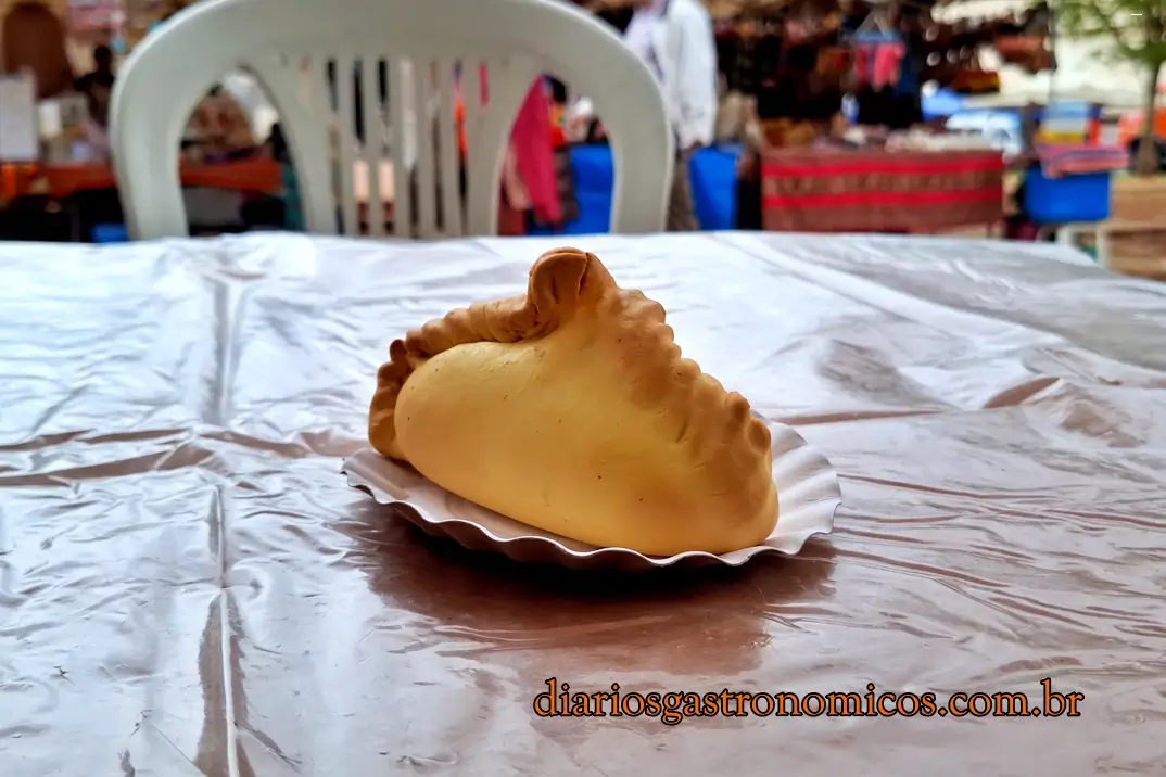 Chicharrón, Praça Kantuta, Feira Boliviana, São Paulo, Canindé, comida boliviana, culinária da Bolívia, culinária boliviana, porco frito, Anticucho, coração de boi, espetinho coração de boi, churrasquinho boliviano, Salteña, empanada boliviana