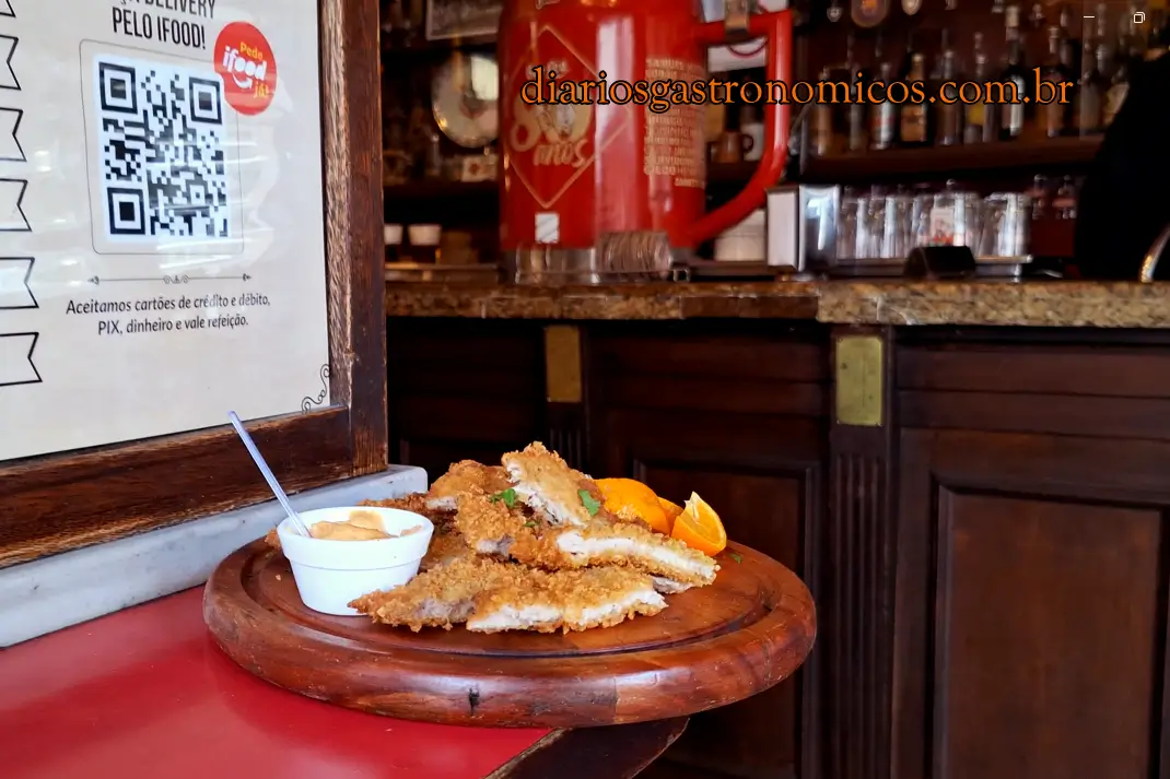 Bar Léo, Centro de São Paulo, comida alemã, bar alemão, Santa Ifigênia, boteco histórico, chope cremoso, chope Brahma, cozinha alemã, Canapés do Bar Léo, canapé de linguiça Blumenau, canapé Hackepeter, joelho de porco, joelho de porco à passarinho, Schnitzel, Schnitzel de porco