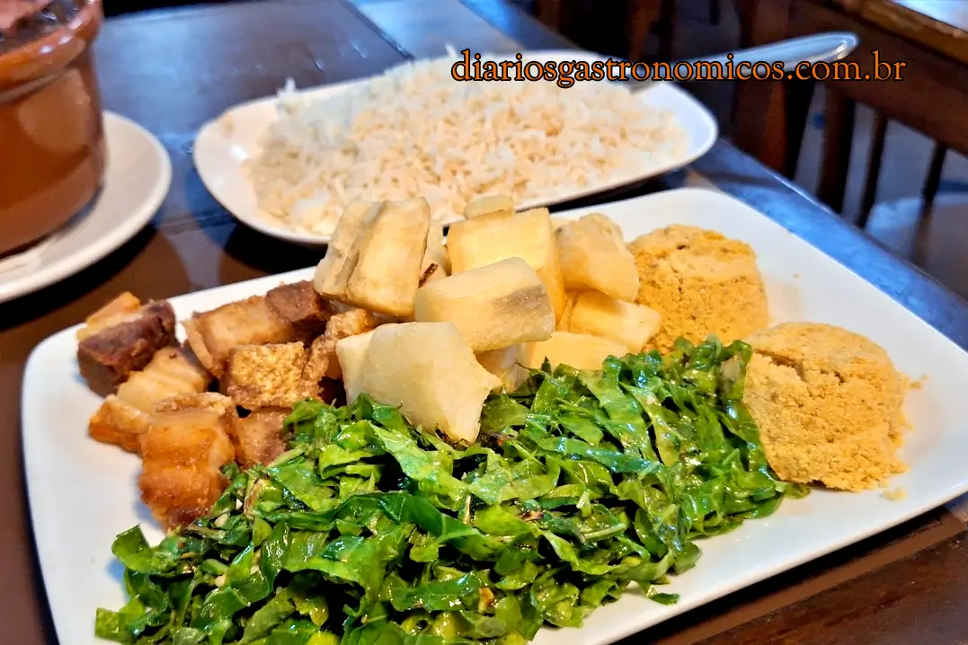 feijoada carioca, feijoada paulistana, feijoada Rio de Janeiro, feijoada São Paulo, Bar do Baixinho Vila Romana, Adega Portugália Largo do Machado, diferença entre feijoada carioca e paulistana, bares tradicionais, comida de boteco brasileira, feijoada tradicional, feijoada, boteco brasileiro, bares do Rio, bares de São Paulo, gastronomia brasileira, comida de boteco, Adega Portugália, Bar do Baixinho, feijão preto, tradição