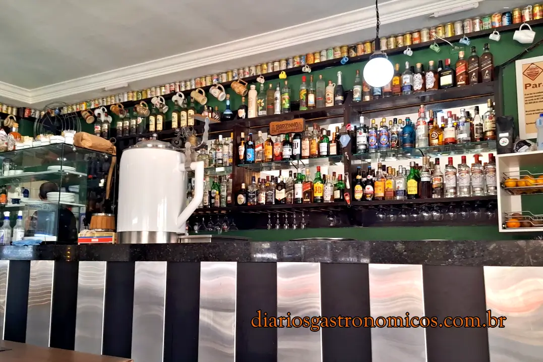 feijoada carioca, feijoada paulistana, feijoada Rio de Janeiro, feijoada São Paulo, Bar do Baixinho Vila Romana, Adega Portugália Largo do Machado, diferença entre feijoada carioca e paulistana, bares tradicionais, comida de boteco brasileira, feijoada tradicional, feijoada, boteco brasileiro, bares do Rio, bares de São Paulo, gastronomia brasileira, comida de boteco, Adega Portugália, Bar do Baixinho, feijão preto, tradição