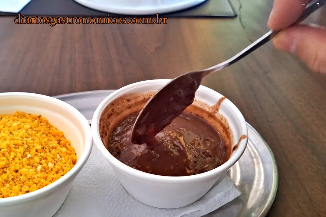 feijoada carioca, feijoada paulistana, feijoada Rio de Janeiro, feijoada São Paulo, Bar do Baixinho Vila Romana, Adega Portugália Largo do Machado, diferença entre feijoada carioca e paulistana, bares tradicionais, comida de boteco brasileira, feijoada tradicional, feijoada, boteco brasileiro, bares do Rio, bares de São Paulo, gastronomia brasileira, comida de boteco, Adega Portugália, Bar do Baixinho, feijão preto, tradição