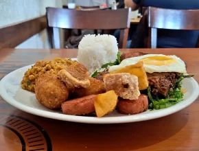 Virado à Paulista, Bar do Vardema, Mooca, virado à paulista em são paulo, onde comer virado à paulista, comida tradicional paulista, gastronomia paulistana, botecos de são paulo, bar tradicional da mooca, Bolinhos Da Vovó, Tutu de Feijão, Comida Paulista, Diários Gastronômicos, gastronomia paulistana, comida de boteco