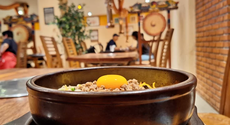 Bibimbap, comida coreana, Portal da Coreia, Dolsot Bibimbap, Bairro da Liberdade, São Paulo, culinária coreana