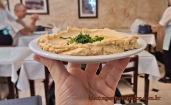 comida árabe rio de janeiro, restaurantes árabes saara, onde comer na saara RJ, culinária libanesa RJ, centro do rio gastronomia, el-gebal, padaria bassil, sírio libanês restaurante, história da saara RJ, imigrantes libaneses rio, comida libanesa tradicional RJ, passeio no centro do rio, roteiro cultural saara, kibe cru rio de janeiro, esfihas RJ, kafta de cordeiro RJ, comércio popular rio, o que fazer no centro do rio