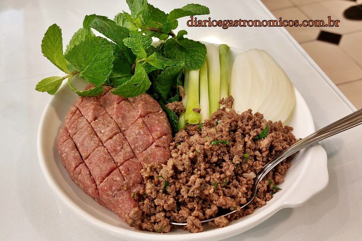 comida árabe rio de janeiro, restaurantes árabes saara, onde comer na saara RJ, culinária libanesa RJ, centro do rio gastronomia, el-gebal, padaria bassil, sírio libanês restaurante, história da saara RJ, imigrantes libaneses rio, comida libanesa tradicional RJ, passeio no centro do rio, roteiro cultural saara, kibe cru rio de janeiro, esfihas RJ, kafta de cordeiro RJ, comércio popular rio, o que fazer no centro do rio