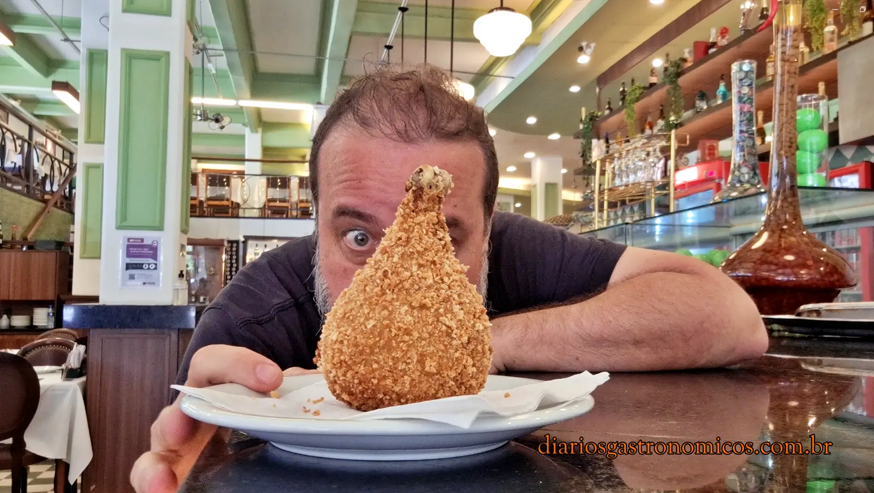 Bar Guanabara, Bar Guanabara São Paulo, Bar Guanabara SP, Guanabara 1910, Restaurante tradicional SP, Bar mais antigo de São Paulo, História do Bar Guanabara, Filé à Cubana, File à Cubana, Coxa Creme, Coxa-creme, Comida tradicional paulistana, Gastronomia paulistana, Comida clássica de São Paulo, Pratos clássicos de SP, Restaurantes tradicionais SP, Centro de São Paulo, Gastronomia no Centro de São Paulo, Onde comer no Centro de SP, Restaurantes no Centro Histórico, Avenida São João, Vale do Anhangabaú, Edifício Martinelli, Farol Santander, Pateo do Collegio, Centro Cultural Banco do Brasil, Catedral da Sé, História da Coxa Creme, Origem do Filé à Cubana, Culinária paulistana clássica, Comida de imigrantes em São Paulo, Bares tradicionais de SP, Casa Godinho, Casa Godinho 1888, Delicatessen tradicional SP, Onde comer em São Paulo, Gastronomia SP, Bares clássicos de São Paulo, Restaurantes raiz SP, Comida nostálgica SP