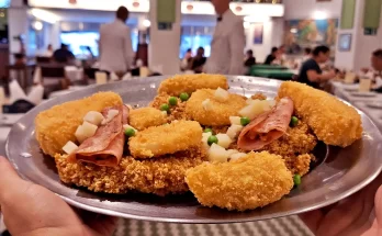 Bar Guanabara, Bar Guanabara São Paulo, Bar Guanabara SP, Guanabara 1910, Restaurante tradicional SP, Bar mais antigo de São Paulo, História do Bar Guanabara, Filé à Cubana, File à Cubana, Coxa Creme, Coxa-creme, Comida tradicional paulistana, Gastronomia paulistana, Comida clássica de São Paulo, Pratos clássicos de SP, Restaurantes tradicionais SP, Centro de São Paulo, Gastronomia no Centro de São Paulo, Onde comer no Centro de SP, Restaurantes no Centro Histórico, Avenida São João, Vale do Anhangabaú, Edifício Martinelli, Farol Santander, Pateo do Collegio, Centro Cultural Banco do Brasil, Catedral da Sé, História da Coxa Creme, Origem do Filé à Cubana, Culinária paulistana clássica, Comida de imigrantes em São Paulo, Bares tradicionais de SP, Casa Godinho, Casa Godinho 1888, Delicatessen tradicional SP, Onde comer em São Paulo, Gastronomia SP, Bares clássicos de São Paulo, Restaurantes raiz SP, Comida nostálgica SP