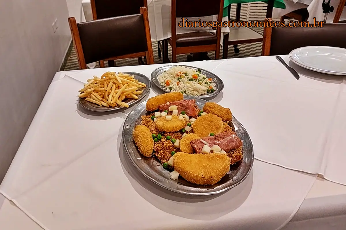 Bar Guanabara, Bar Guanabara São Paulo, Bar Guanabara SP, Guanabara 1910, Restaurante tradicional SP, Bar mais antigo de São Paulo, História do Bar Guanabara, Filé à Cubana, File à Cubana, Coxa Creme, Coxa-creme, Comida tradicional paulistana, Gastronomia paulistana, Comida clássica de São Paulo, Pratos clássicos de SP, Restaurantes tradicionais SP, Centro de São Paulo, Gastronomia no Centro de São Paulo, Onde comer no Centro de SP, Restaurantes no Centro Histórico, Avenida São João, Vale do Anhangabaú, Edifício Martinelli, Farol Santander, Pateo do Collegio, Centro Cultural Banco do Brasil, Catedral da Sé, História da Coxa Creme, Origem do Filé à Cubana, Culinária paulistana clássica, Comida de imigrantes em São Paulo, Bares tradicionais de SP, Casa Godinho, Casa Godinho 1888, Delicatessen tradicional SP, Onde comer em São Paulo, Gastronomia SP, Bares clássicos de São Paulo, Restaurantes raiz SP, Comida nostálgica SP