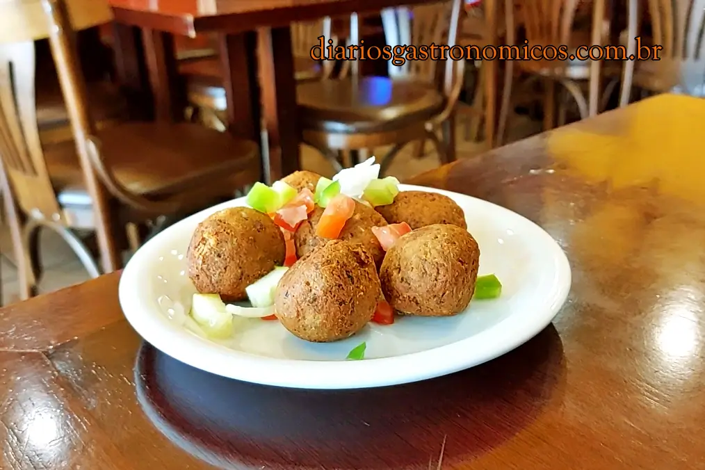 biyouz, biyouz gastronomia africana, restaurante africano em são paulo, gastronomia africana em são paulo, comida africana em são paulo, ndumbe de peixe, bolinho de peixe africano, jiló recheado, kai africano, bicoye, frango com quiabo africano, quiabo na culinária africana, fufu de arroz, fufu africano, culinária africana, herança africana na culinária brasileira, comida africana tradicional, cozinha da áfrica central, cozinha da áfrica ocidental, melanito biyuha, chef camaronesa, chefs africanos no brasil, centro de são paulo, campos elíseos sp, onde comer no centro de são paulo, restaurantes diferentes em são paulo, diários gastronômicos, andré comber, gastronomia em são paulo