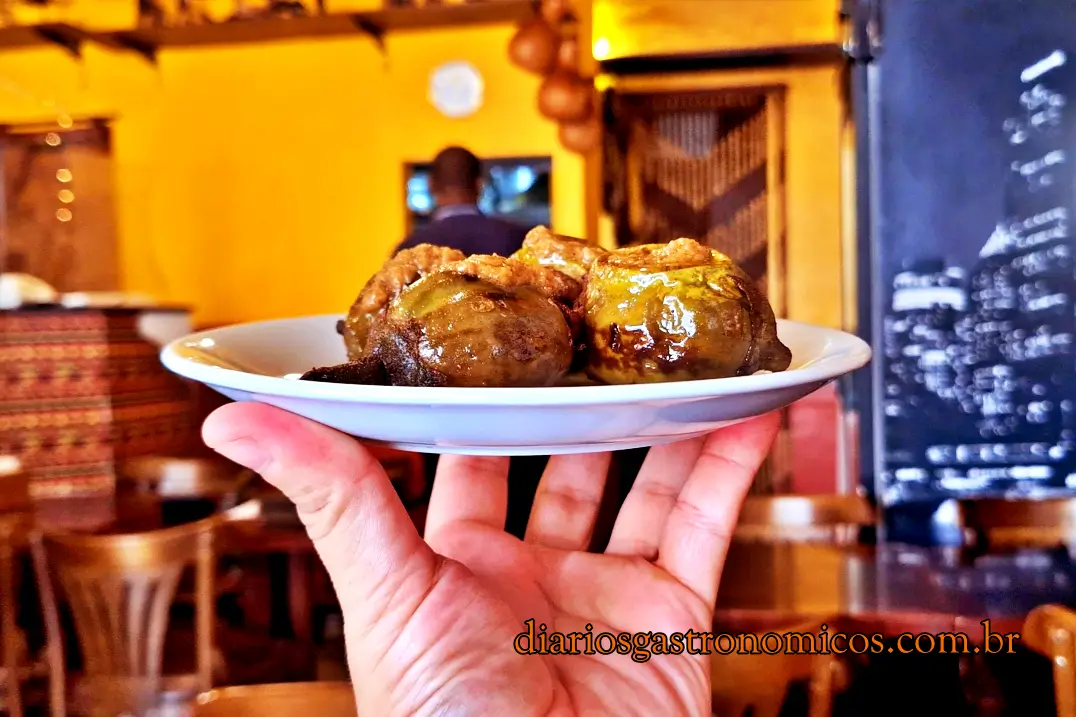 biyouz, biyouz gastronomia africana, restaurante africano em são paulo, gastronomia africana em são paulo, comida africana em são paulo, ndumbe de peixe, bolinho de peixe africano, jiló recheado, kai africano, bicoye, frango com quiabo africano, quiabo na culinária africana, fufu de arroz, fufu africano, culinária africana, herança africana na culinária brasileira, comida africana tradicional, cozinha da áfrica central, cozinha da áfrica ocidental, melanito biyuha, chef camaronesa, chefs africanos no brasil, centro de são paulo, campos elíseos sp, onde comer no centro de são paulo, restaurantes diferentes em são paulo, diários gastronômicos, andré comber, gastronomia em são paulo