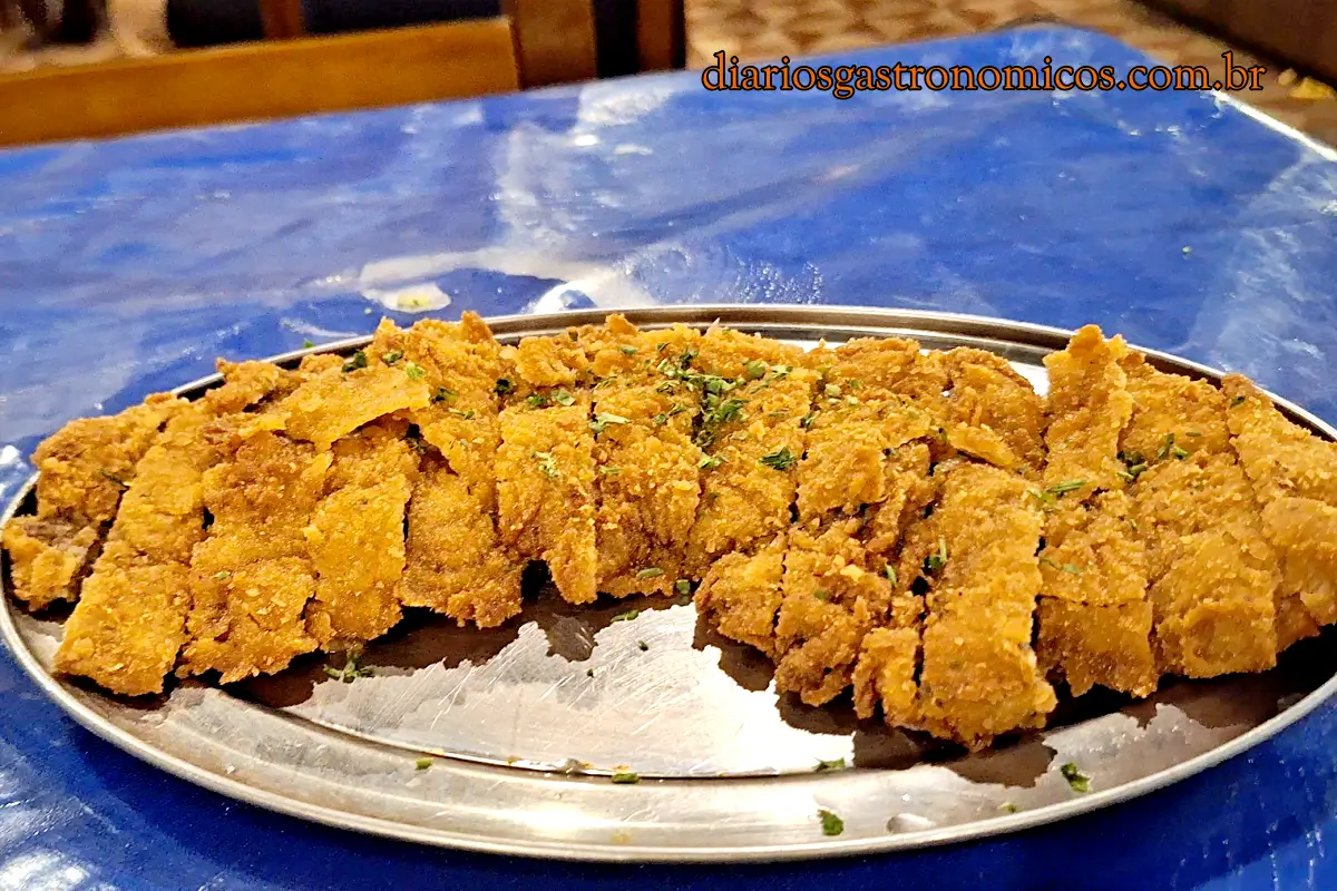 Choperia Cotovelo, Rua da Carioca, Rua da Cerveja, Reviver Centro, Bar Luiz, picadinho, arroz à piamontese, boteco carioca, Centro do Rio, gastronomia carioca, chope artesanal, bares históricos RJ, Rua da Carioca, chope no Centro do Rio, Rua da Cerveja, picadinho carioca, arroz à piamontese, bares históricos do Rio, Barriga do Piolho, torresmo, barriga de porco, arroz à piamontese, salada de batatas