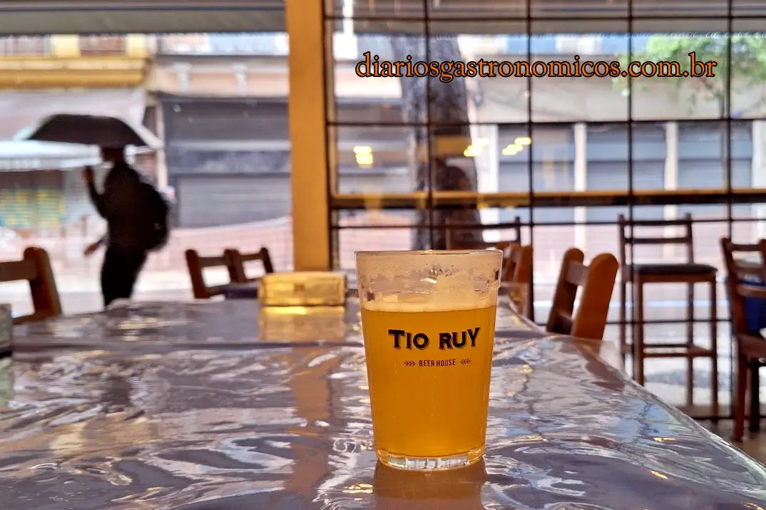 Choperia Cotovelo, Rua da Carioca, Rua da Cerveja, Reviver Centro, Bar Luiz, picadinho, arroz à piamontese, boteco carioca, Centro do Rio, gastronomia carioca, chope artesanal, bares históricos RJ, Rua da Carioca, chope no Centro do Rio, Rua da Cerveja, picadinho carioca, arroz à piamontese, bares históricos do Rio, Barriga do Piolho, torresmo, barriga de porco, arroz à piamontese, salada de batatas