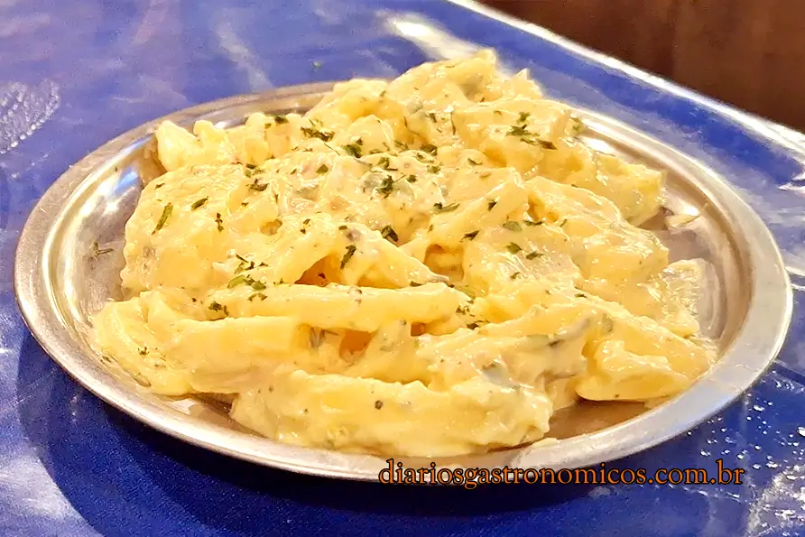 Choperia Cotovelo, Rua da Carioca, Rua da Cerveja, Reviver Centro, Bar Luiz, picadinho, arroz à piamontese, boteco carioca, Centro do Rio, gastronomia carioca, chope artesanal, bares históricos RJ, Rua da Carioca, chope no Centro do Rio, Rua da Cerveja, picadinho carioca, arroz à piamontese, bares históricos do Rio, Barriga do Piolho, torresmo, barriga de porco, arroz à piamontese, salada de batatas