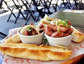 Enchendo Linguiça, Grajaú, Zona Norte RJ, Linguiça artesanal, Embutidos, Boteco carioca, Comida de boteco, Joelho de porco, Schweinshaxe, Diários Gastronômicos, Enchendo Linguiça, Bar Enchendo Linguiça Grajaú, Linguiça artesanal no Rio de Janeiro, Joelho de porco à pururuca, Onde comer no Grajaú. Boteco Zona Norte RJ, arroz tropeiro