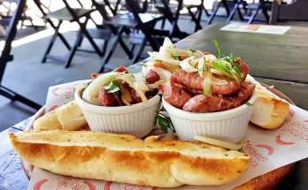 Enchendo Linguiça, Grajaú, Zona Norte RJ, Linguiça artesanal, Embutidos, Boteco carioca, Comida de boteco, Joelho de porco, Schweinshaxe, Diários Gastronômicos, Enchendo Linguiça, Bar Enchendo Linguiça Grajaú, Linguiça artesanal no Rio de Janeiro, Joelho de porco à pururuca, Onde comer no Grajaú. Boteco Zona Norte RJ, arroz tropeiro