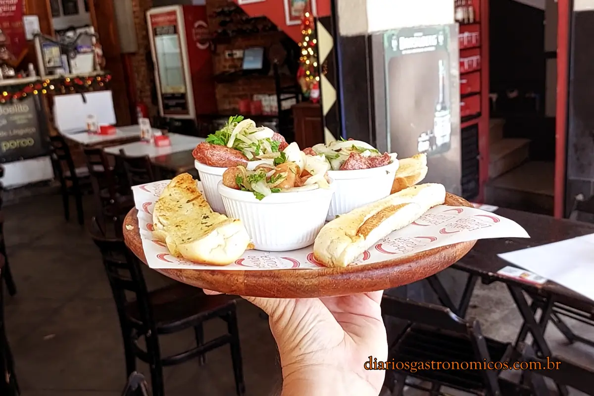 Enchendo Linguiça, Grajaú, Zona Norte RJ, Linguiça artesanal, Embutidos, Boteco carioca, Comida de boteco, Joelho de porco, Schweinshaxe, Diários Gastronômicos, Enchendo Linguiça, Bar Enchendo Linguiça Grajaú, Linguiça artesanal no Rio de Janeiro, Joelho de porco à pururuca, Onde comer no Grajaú. Boteco Zona Norte RJ, arroz tropeiro