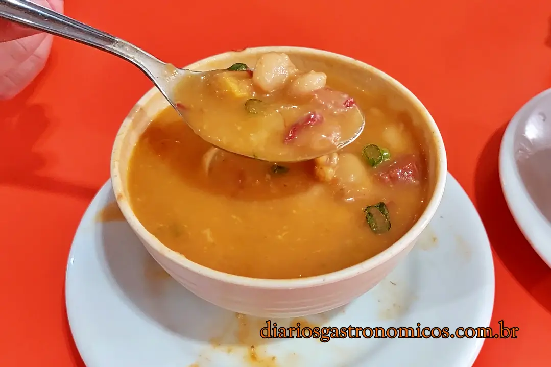 Nação Nordestina São Paulo, comida nordestina em São Paulo, restaurante nordestino Zona Norte, restaurante nordestino Vila Maria, caldo de mocotó em São Paulo, sarapatel em São Paulo, jabá nordestino, torresmo tradicional, mocofava, culinária nordestina tradicional, gastronomia nordestina paulistana, restaurantes tradicionais da Zona Norte, família Almeida gastronomia, comida raiz brasileira, Diários Gastronômicos