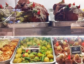 Gato de Botas, Vila Isabel, Boteco Carioca, Comida de Boteco, Zona Norte RJ, História da Gastronomia, Petiscos Cariocas, Cultura Boêmia, Rio de Janeiro, Diários Gastronômicos, gato de botas vila isabel, bar gato de botas rj, boteco vila isabel, boteco tradicional rio de janeiro, comida de boteco rj, vitrine de petiscos rio, bolinho de vagem rio, língua de boi boteco, asa de frango com provolone, bares da zona norte rj, gastronomia carioca, diários gastronômicos