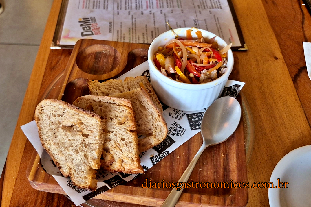 Porção de sardinha a escabeche do Demi Boteco, no Largo do Machado, no Rio de Janeiro