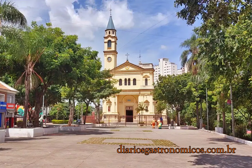 Igreja Matriz de Nossa Senhora da Expectação no Largo da Freguesia do Ó, um dos bairros mais antigos de São Paulo.
