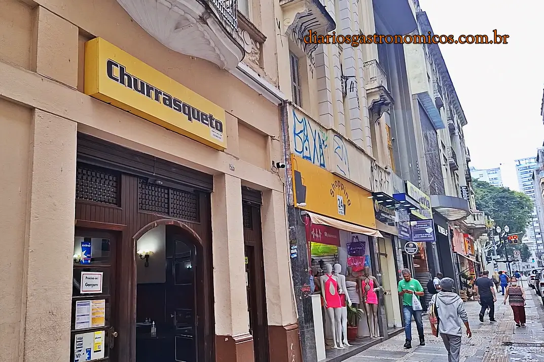 Fachada do restaurante Churrasqueto na Rua 24 de Maio, região da República, centro de São Paulo.